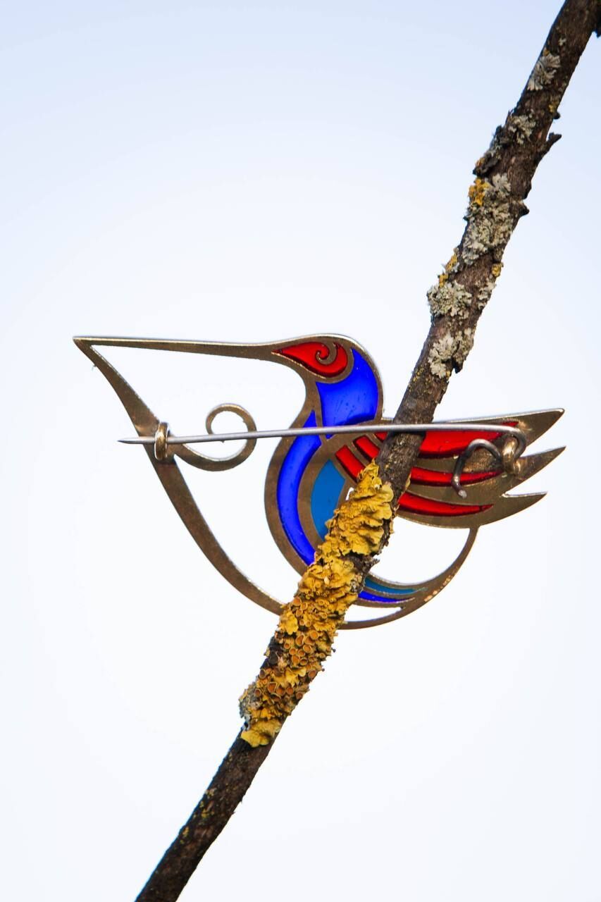 Broche colibri personnalisée pour la guilde Bicolline