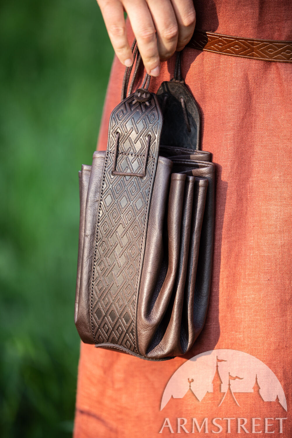 Sac rond en cuir gaufré « Foyer Médiéval »