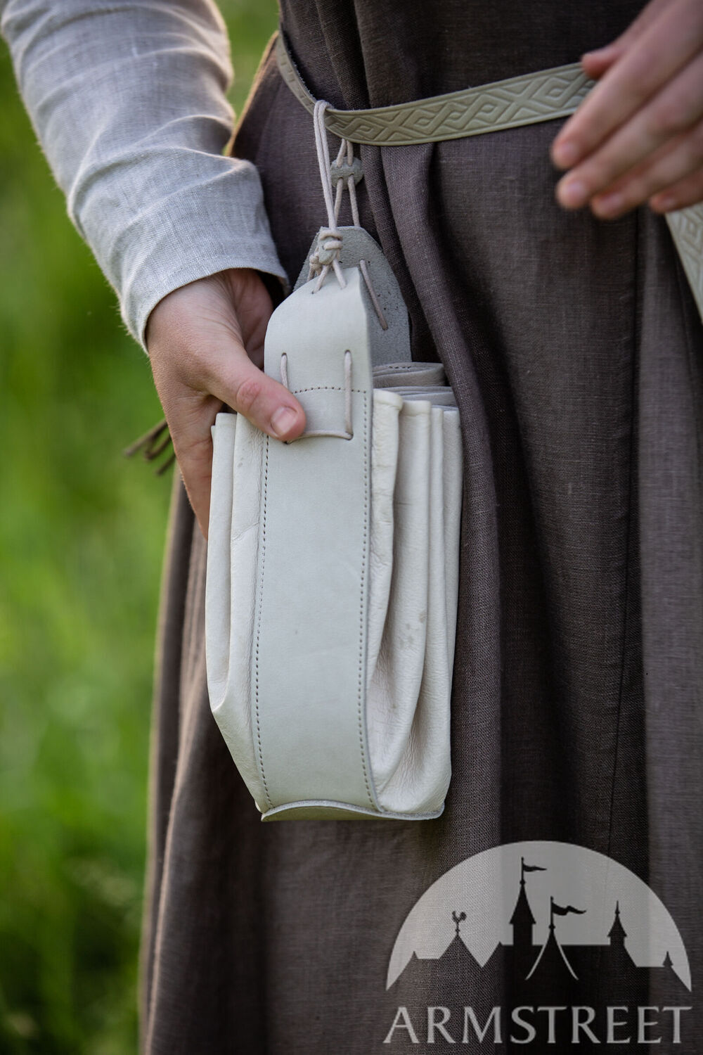 Sac rond en cuir souple « Foyer Médiéval »