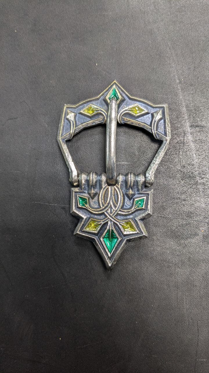 Boucle de ceinture en fonte de bronze et émail