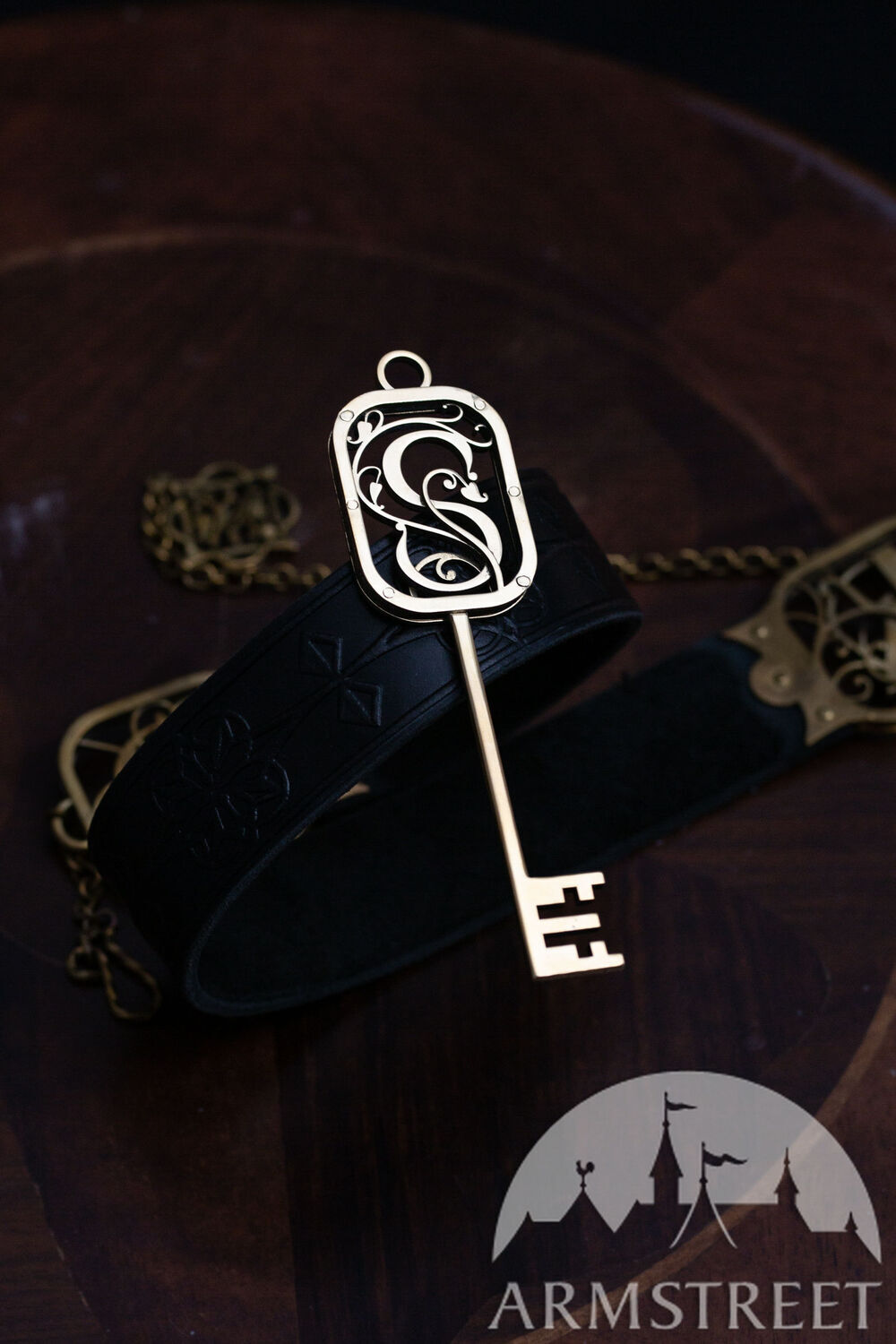 Accessoire médiéval clé lettre « Clés et Symboles »