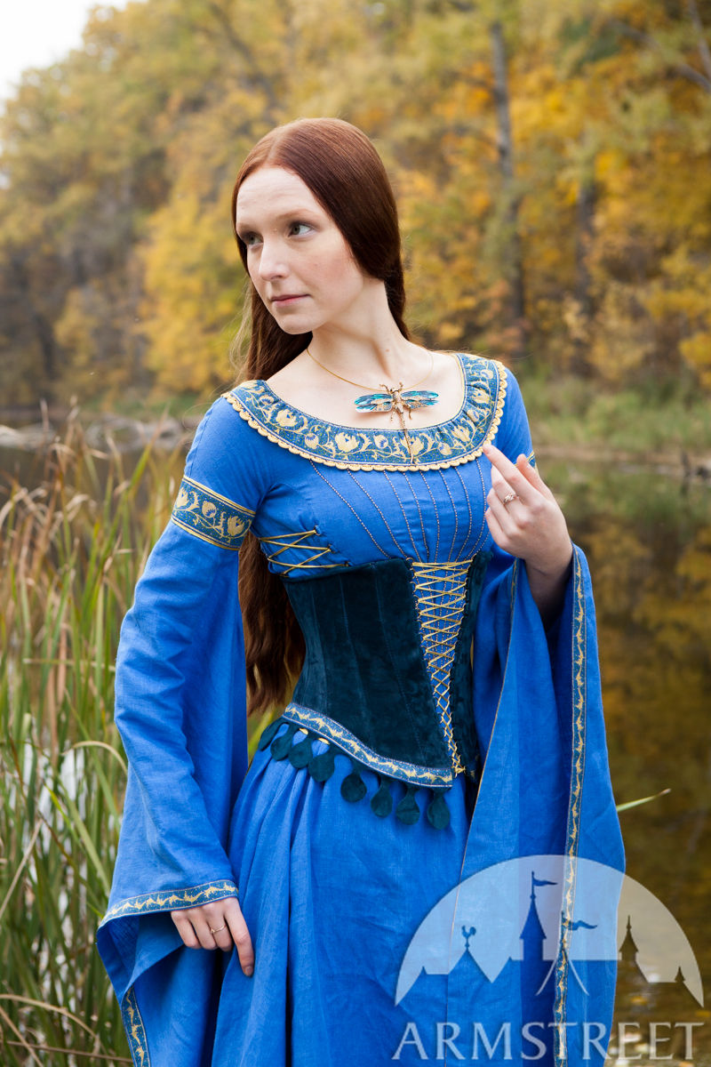 Le costume de la robe de lin et gilet en suède médiévaux