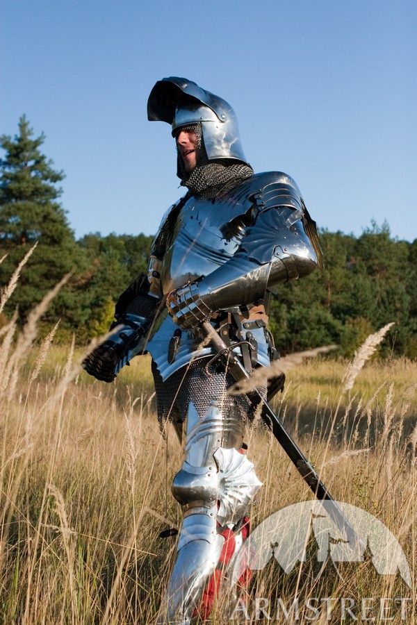 L'ensemble complèt des armures médiévales portables fonctionnelles de chevalier
