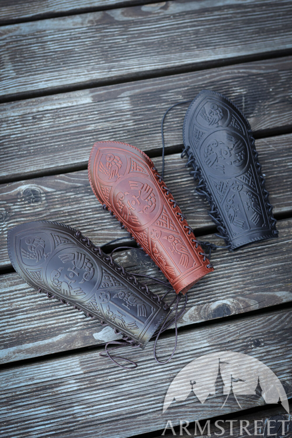 Paire de brassards en cuir &laquo; Chasseresse &raquo; protections pour avant-bras