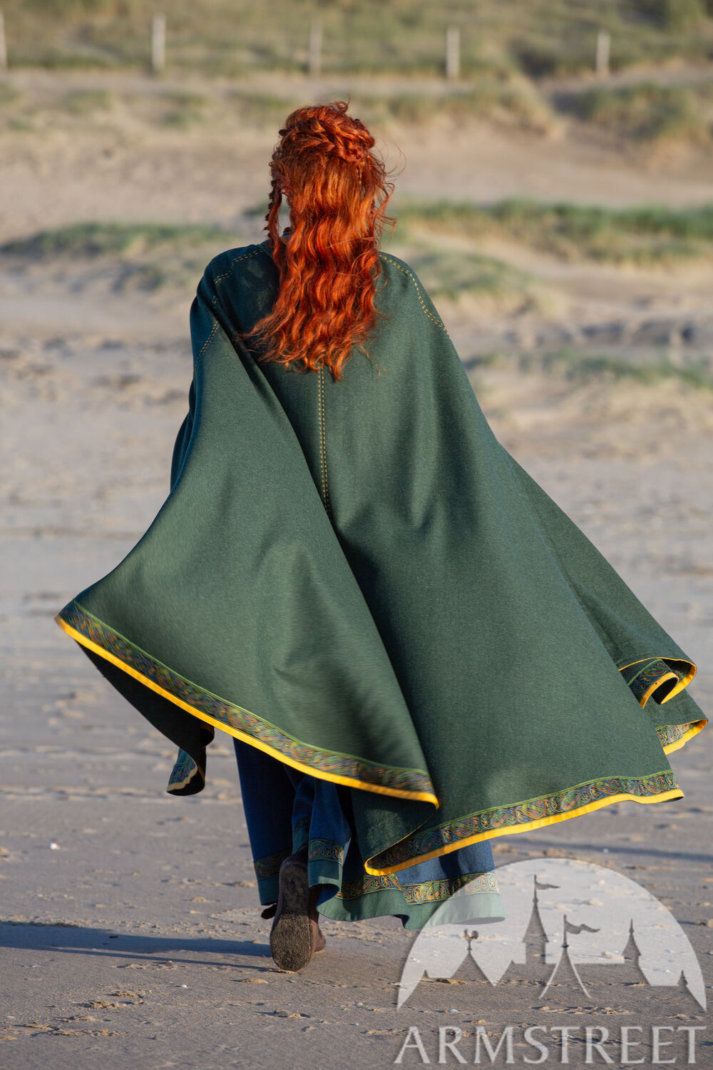Capes médiévales avec passement édition limitée