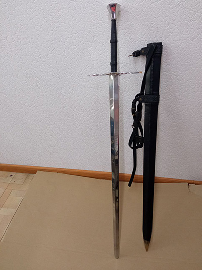 Common - sale-dark-star-arming-sword-and-leather-scabbard-defect.jpg