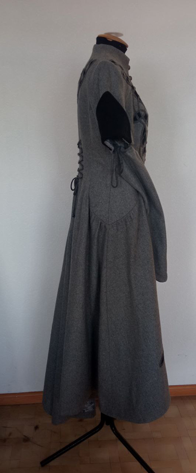 Common - sale-exclusive-woolen-coat-red-riding-hood-grey-wool-black-accents-1.jpg Common - sale-exclusive-woolen-coat-red-riding-hood-grey-wool-black-accents-1.jpg