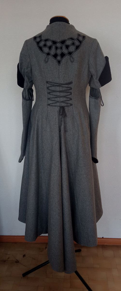 Common - sale-exclusive-woolen-coat-red-riding-hood-grey-wool-black-accents-2.jpg Common - sale-exclusive-woolen-coat-red-riding-hood-grey-wool-black-accents-2.jpg