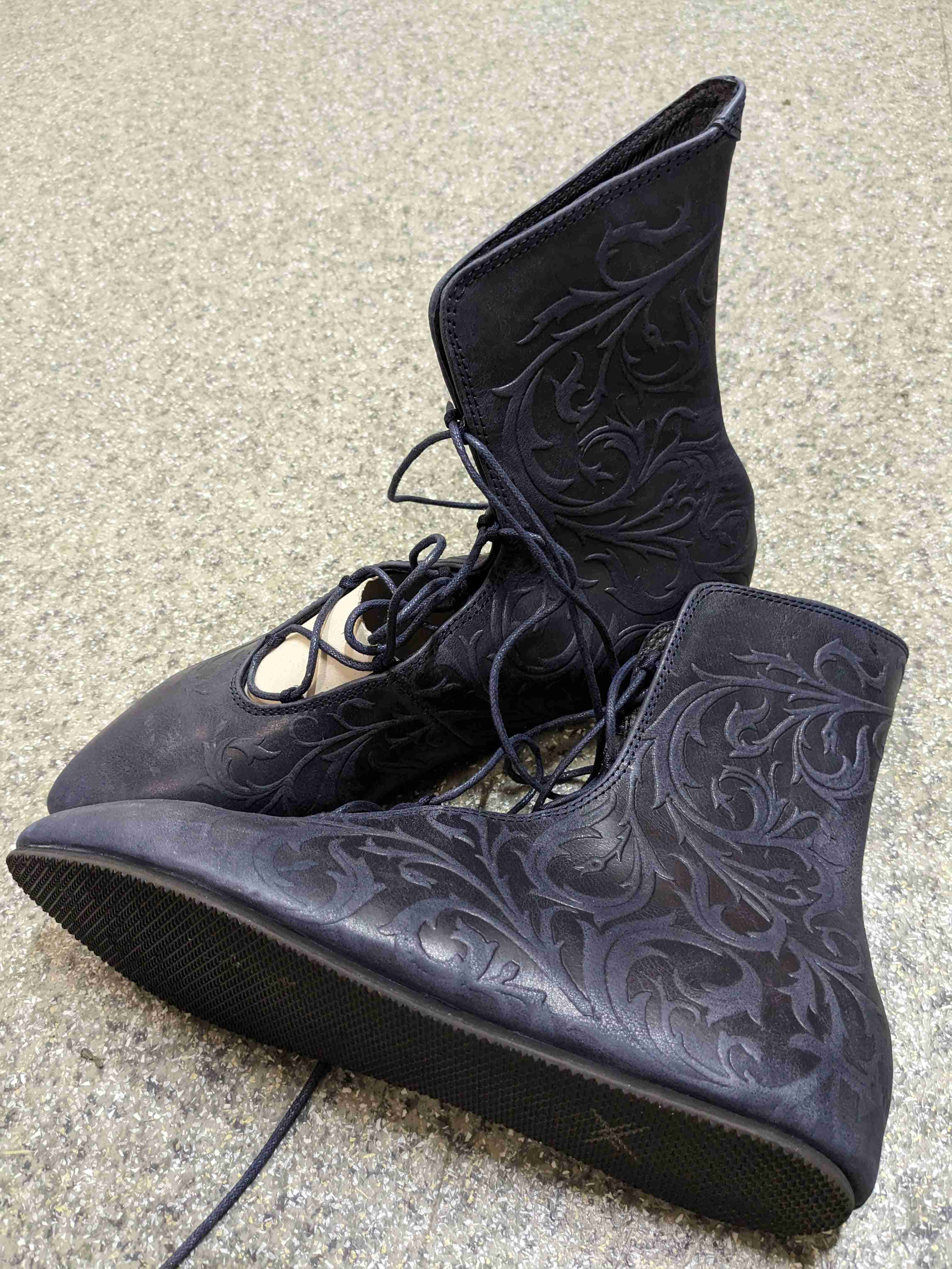 Common - sale-renaissance-memories-embossed-leather-shoes-matte-blue-leather-size-eu-39-1.jpg